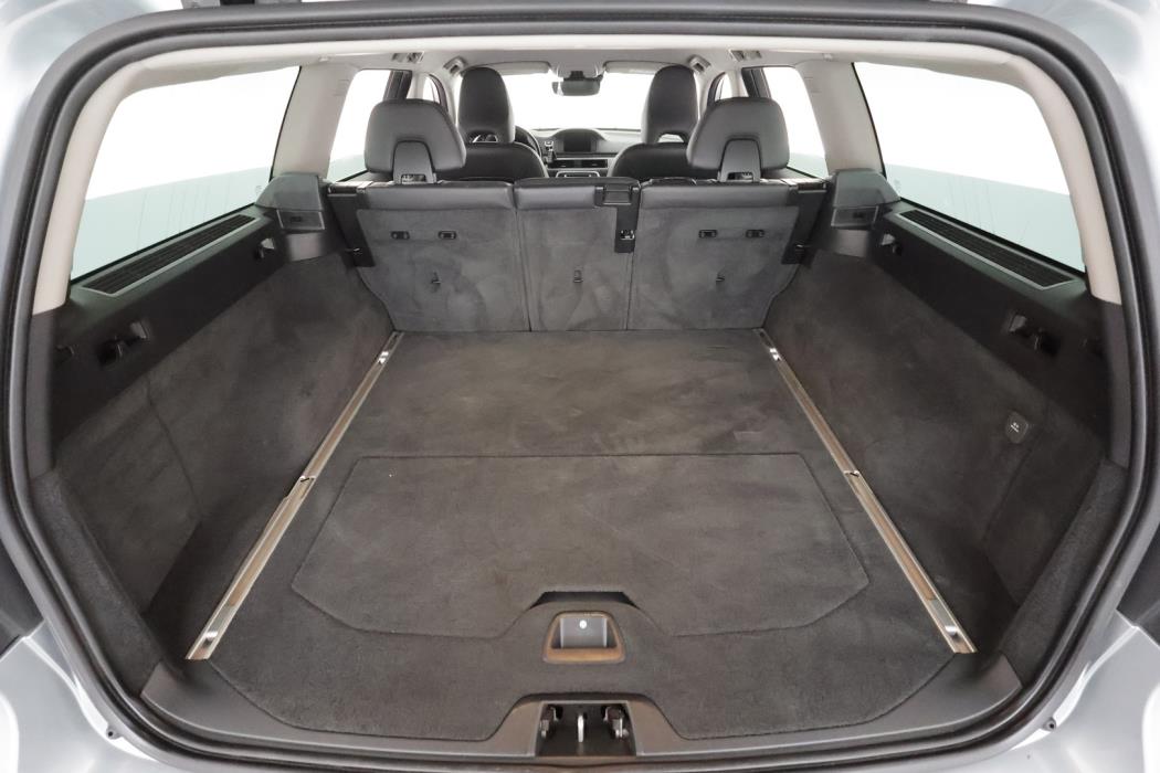 VOLVO V70 2015