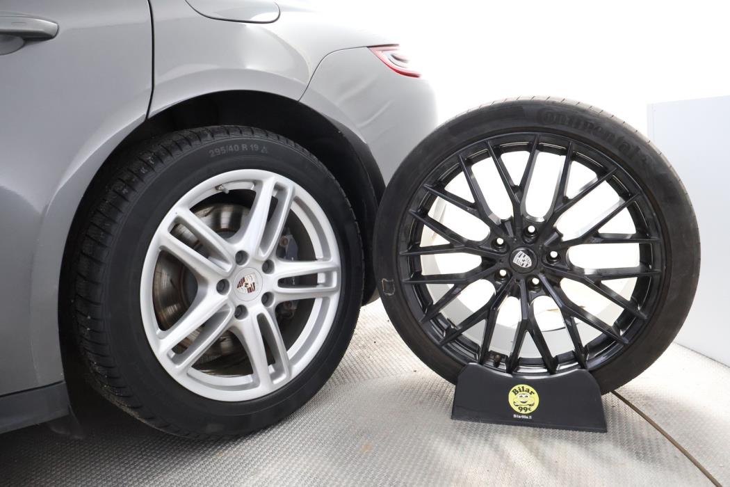 PORSCHE Panamera 2017