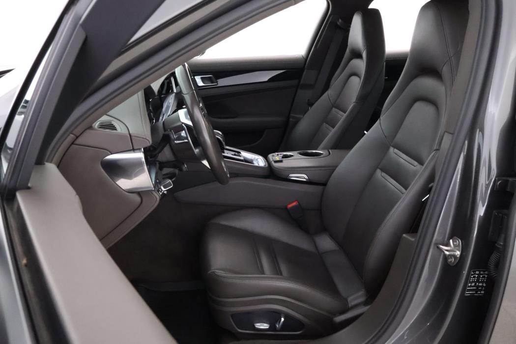 PORSCHE Panamera 2017