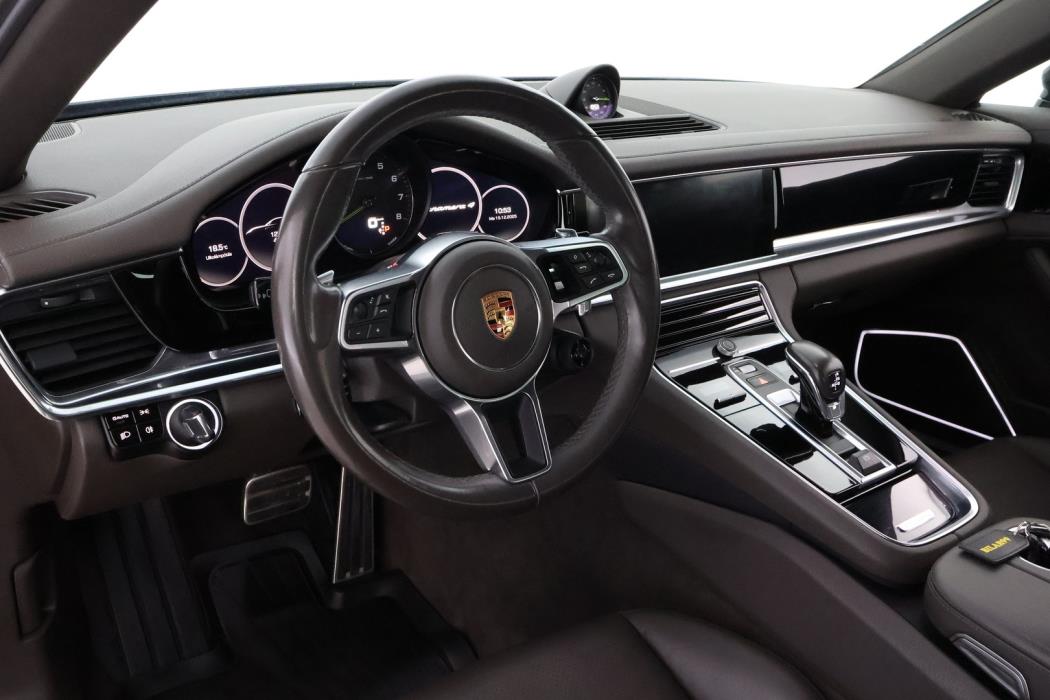 PORSCHE Panamera 2017