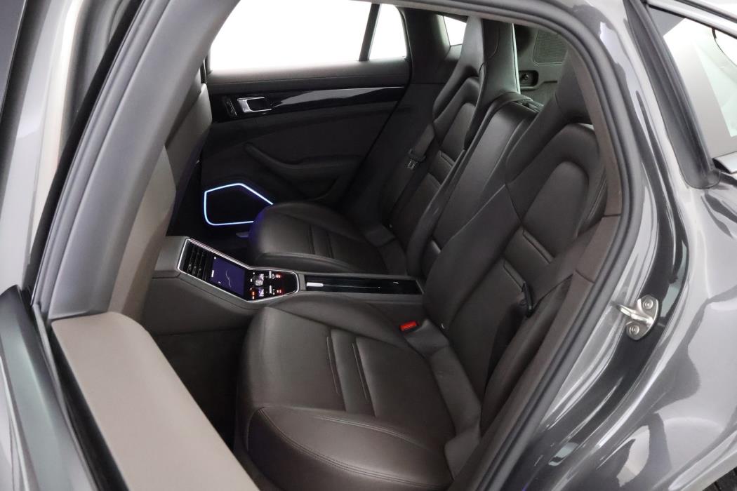 PORSCHE Panamera 2017