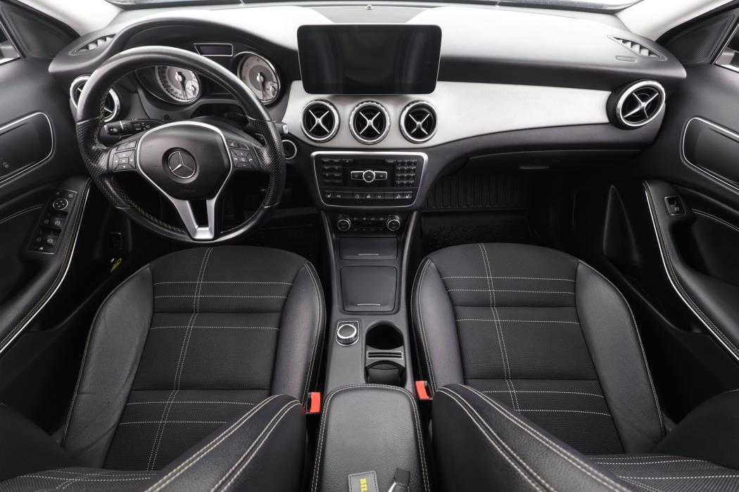 MERCEDES-BENZ GLA 2015