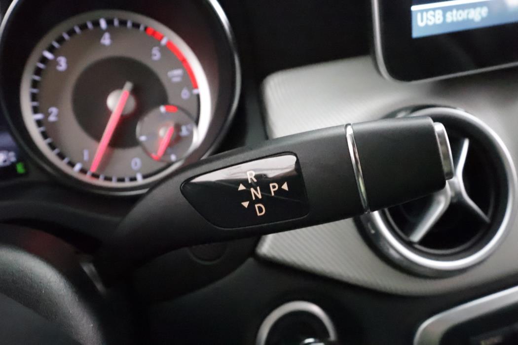 MERCEDES-BENZ GLA 2015