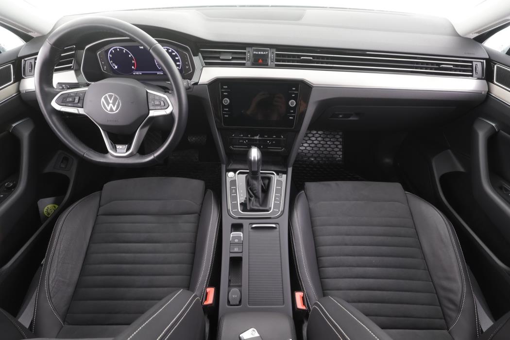 VOLKSWAGEN Passat 2022