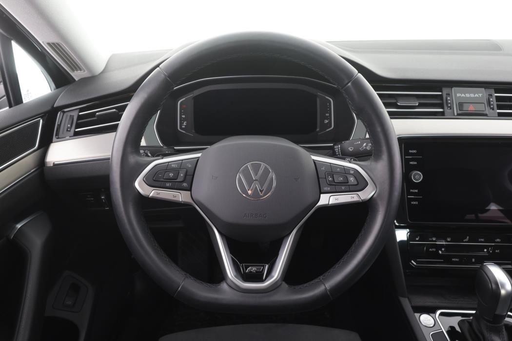 VOLKSWAGEN Passat 2022