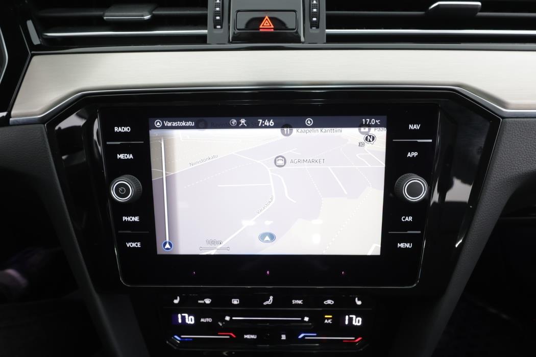 VOLKSWAGEN Passat 2022