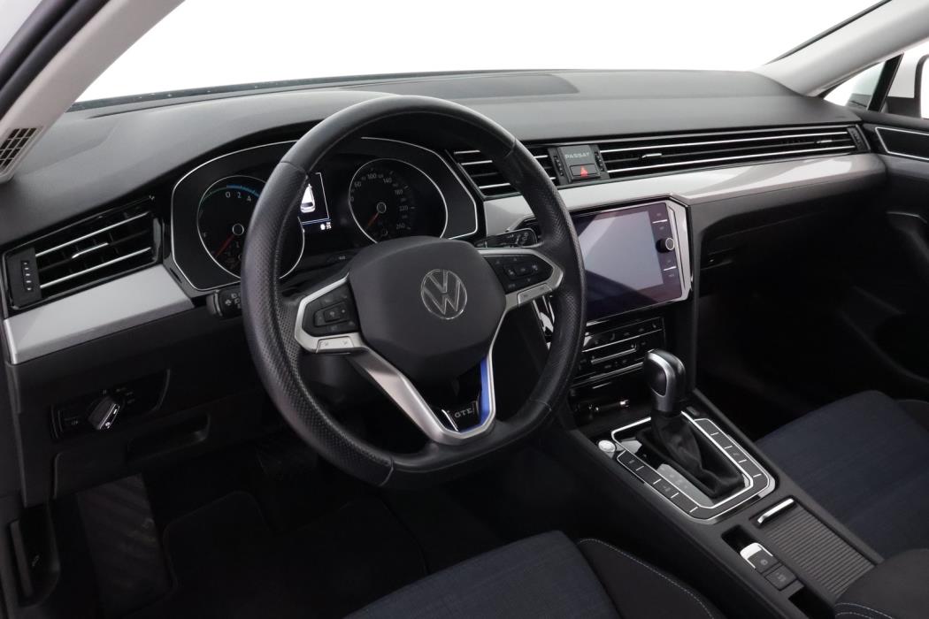 VOLKSWAGEN Passat 2022