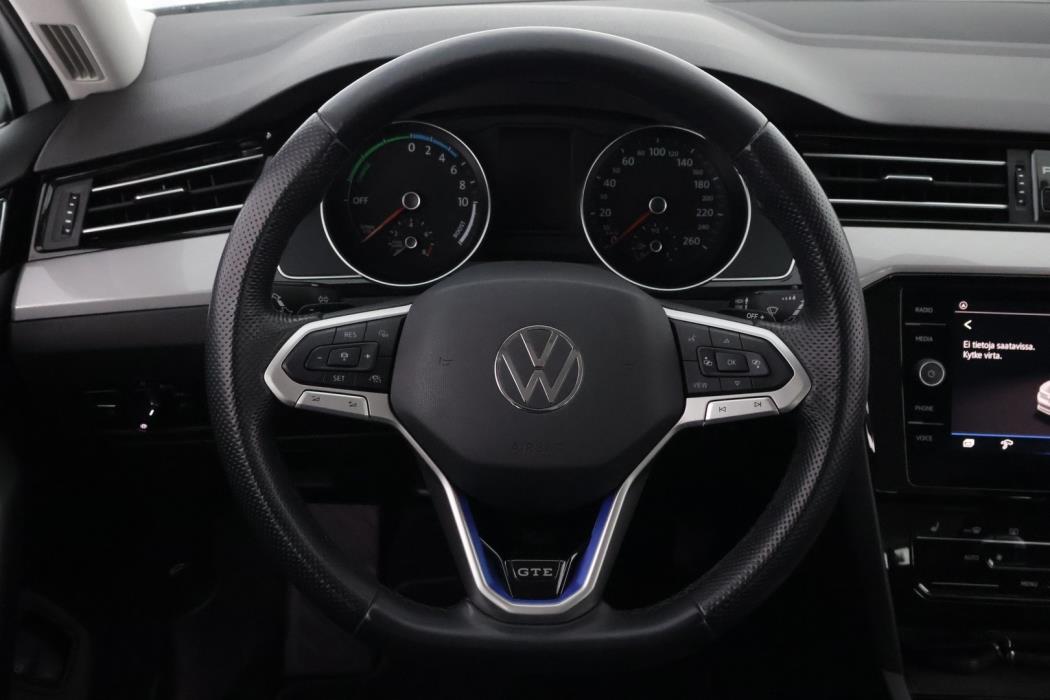 VOLKSWAGEN Passat 2022