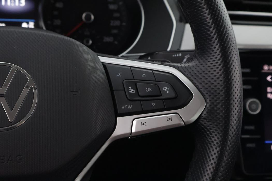 VOLKSWAGEN Passat 2022