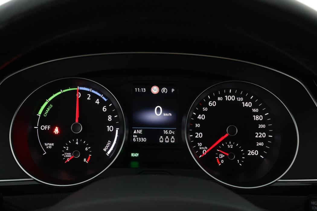 VOLKSWAGEN Passat 2022