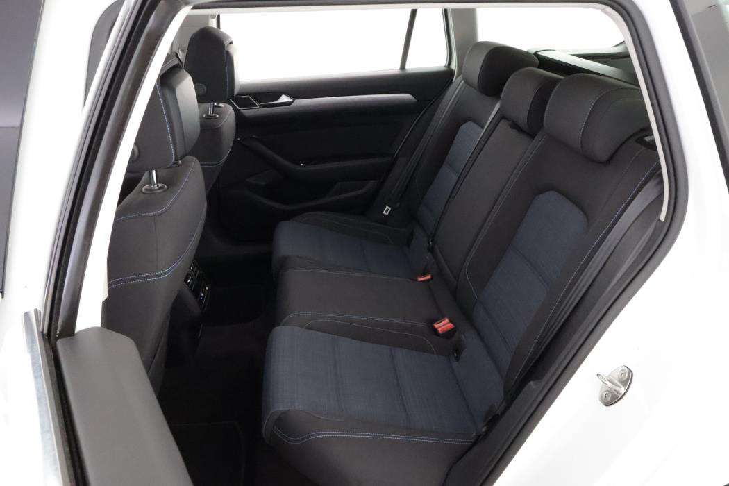 VOLKSWAGEN Passat 2022