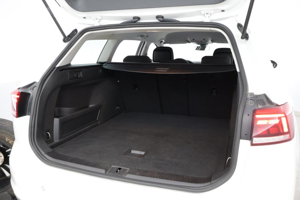 VOLKSWAGEN Passat 2022