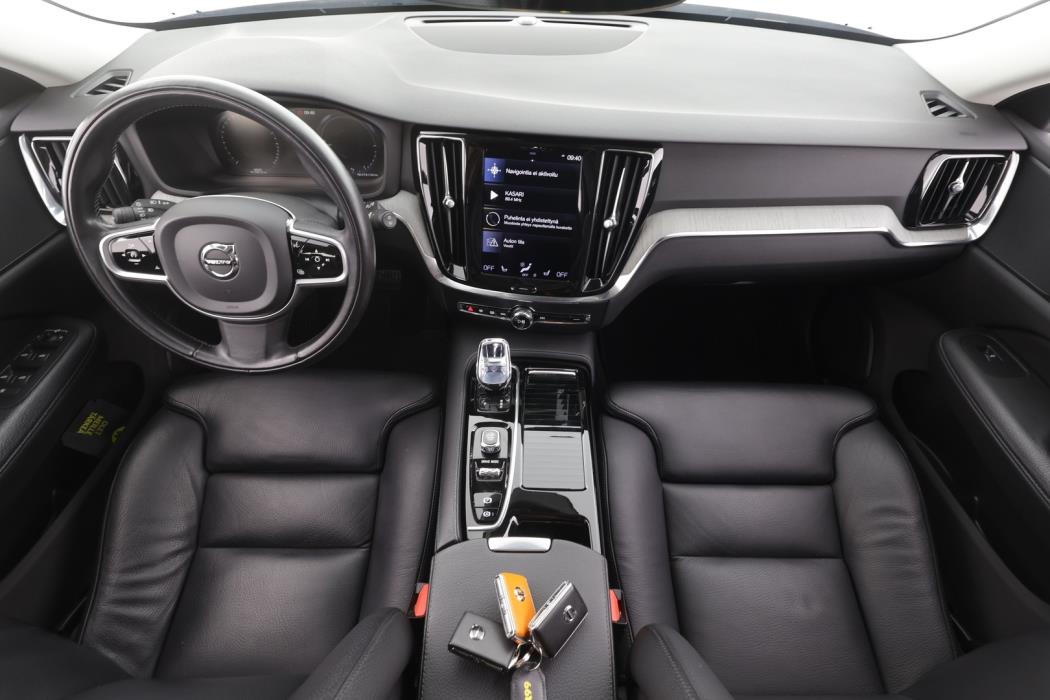 VOLVO V60 2021