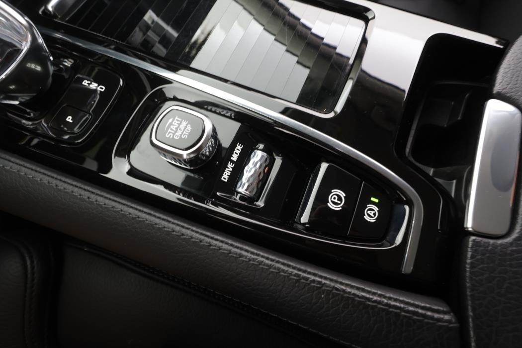 VOLVO V60 2021