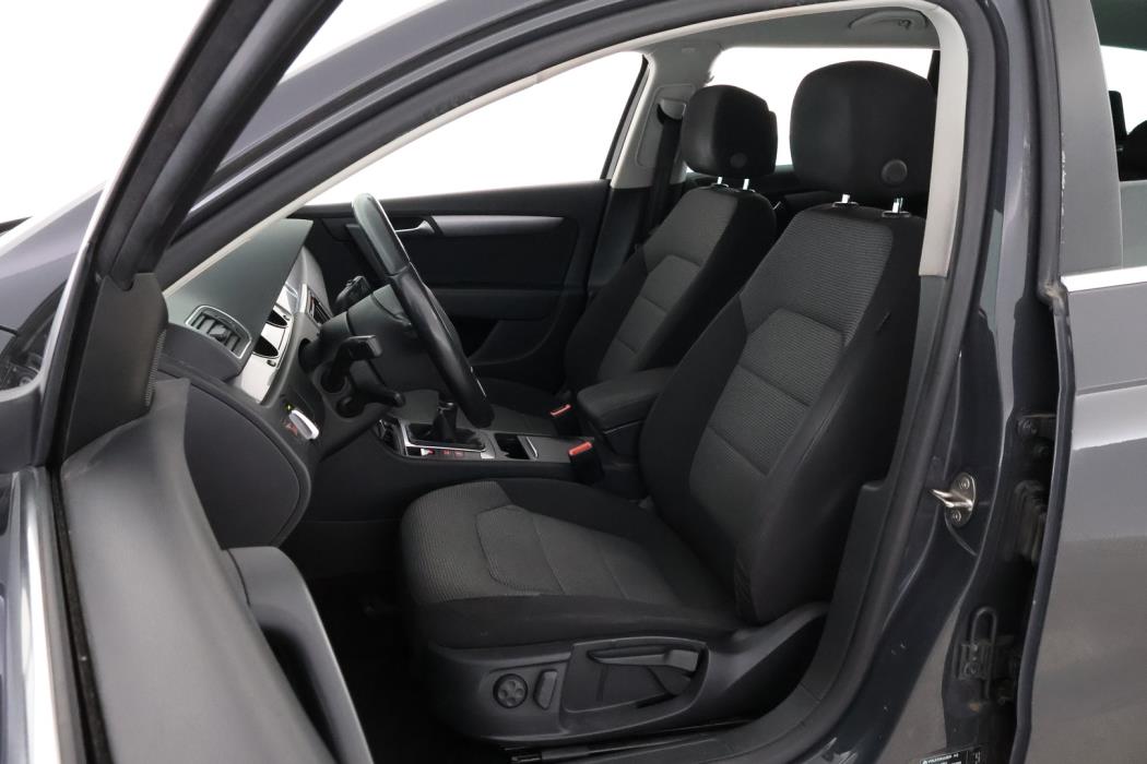 VOLKSWAGEN Passat 2014