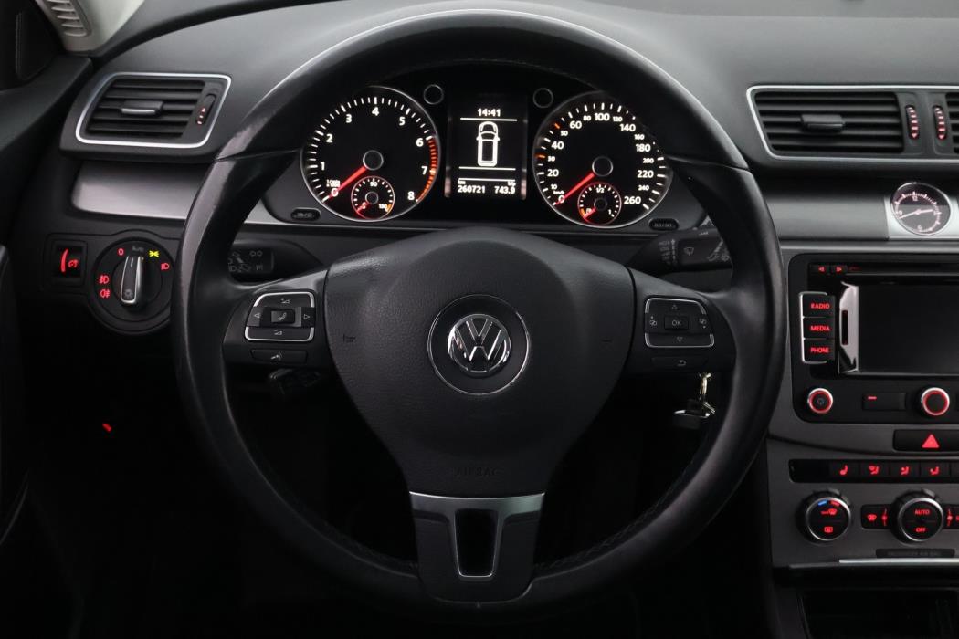 VOLKSWAGEN Passat 2014