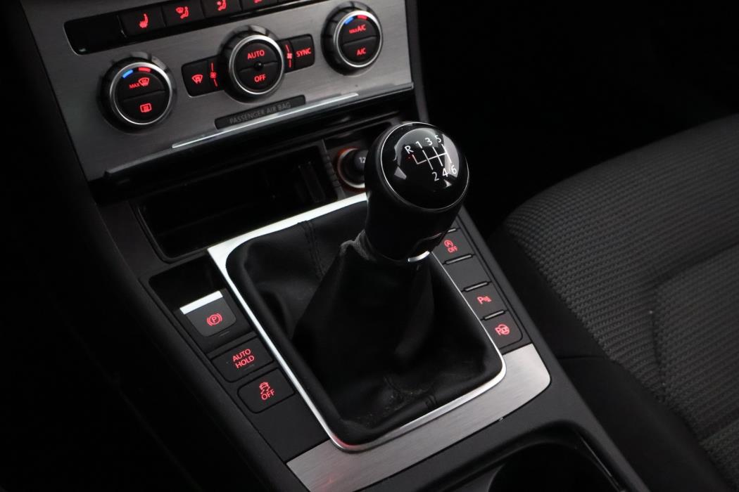 VOLKSWAGEN Passat 2014