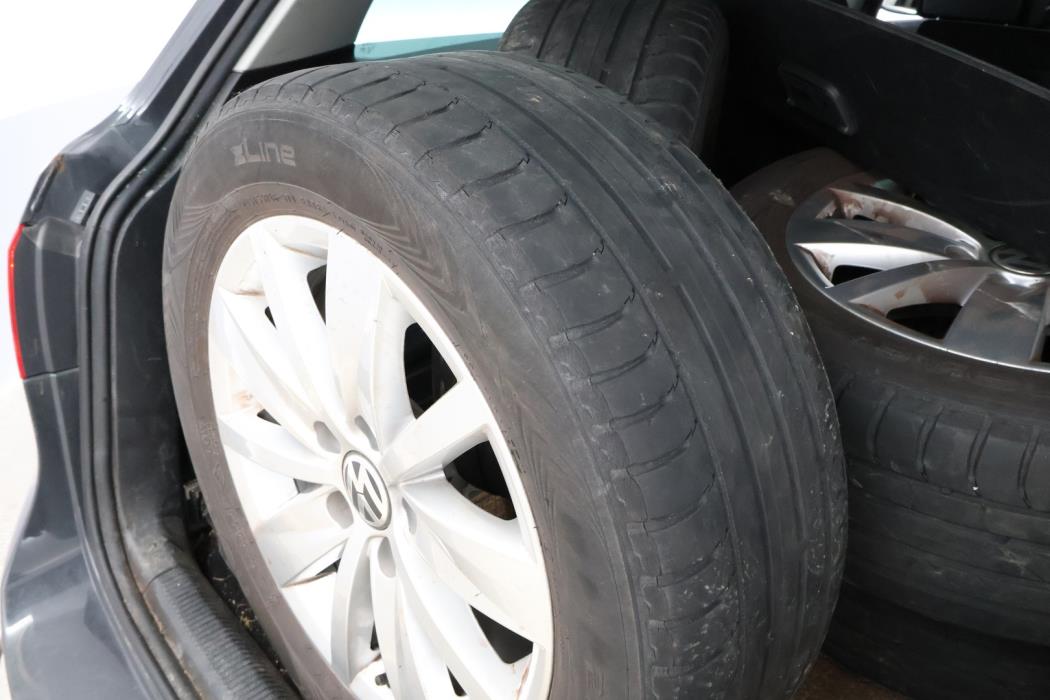 VOLKSWAGEN Passat 2014