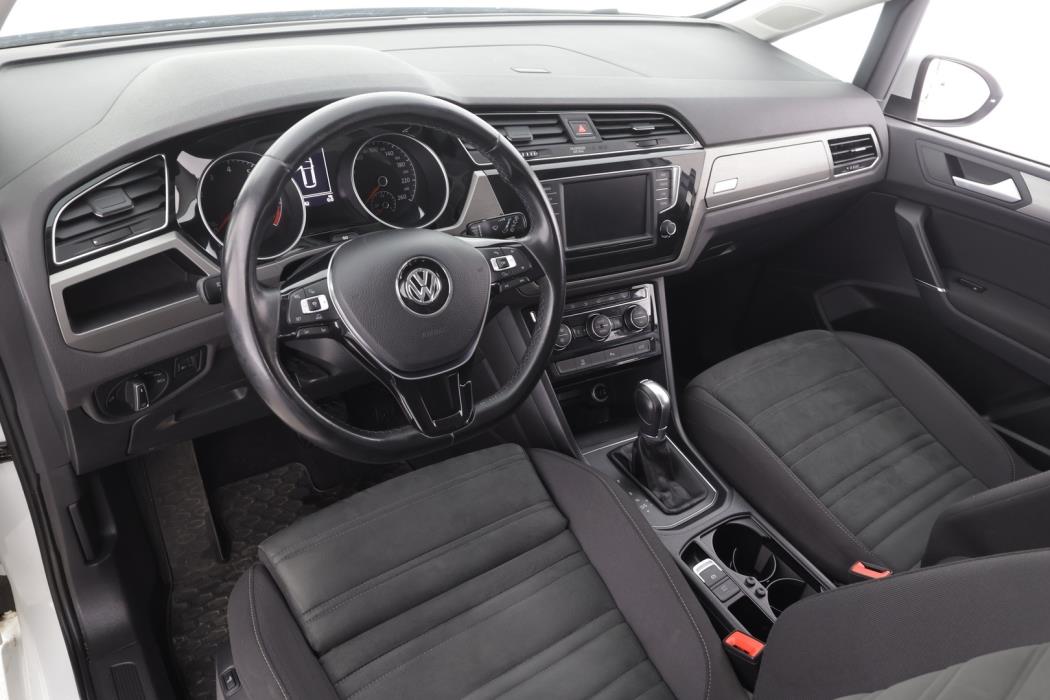 VOLKSWAGEN Touran 2017