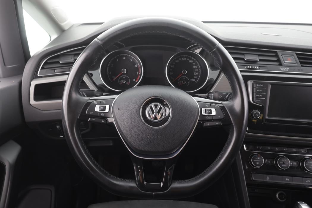 VOLKSWAGEN Touran 2017
