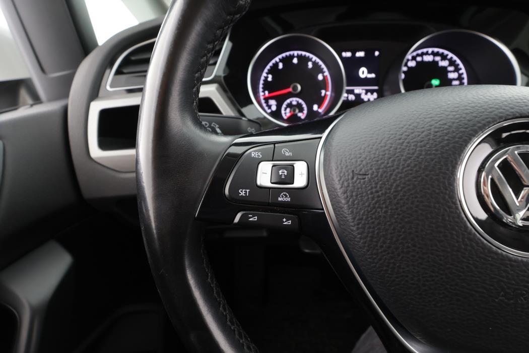 VOLKSWAGEN Touran 2017