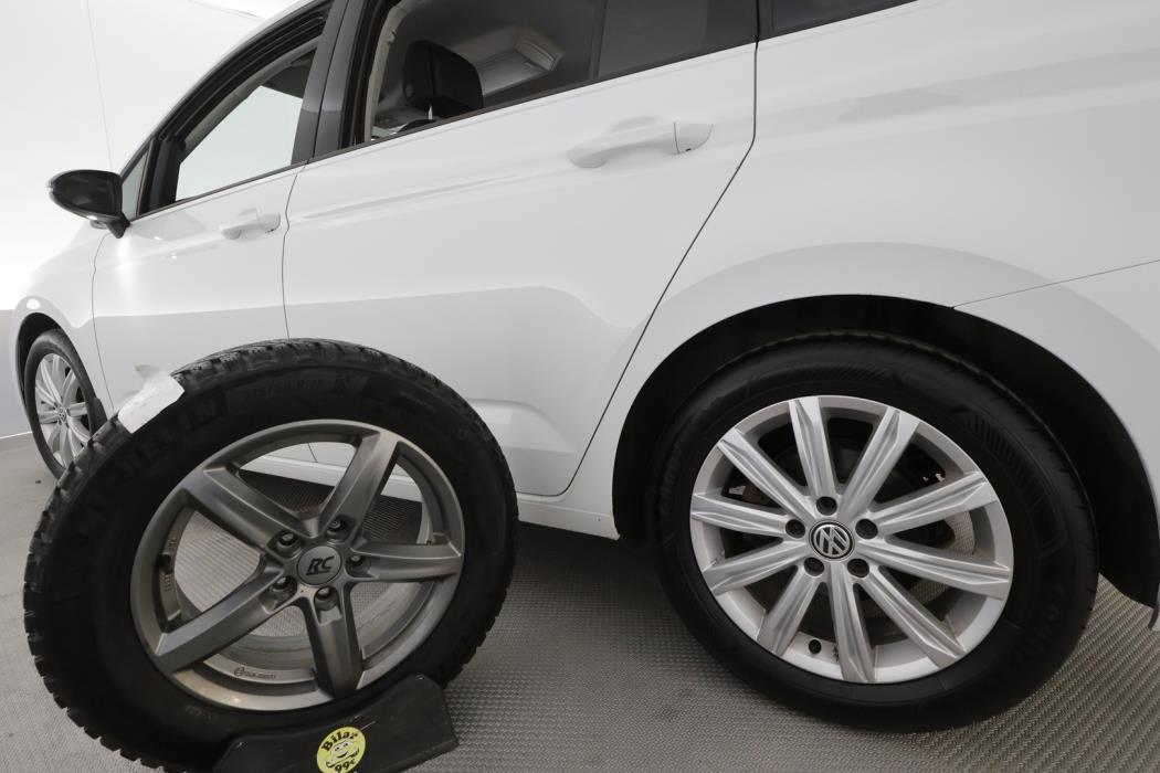 VOLKSWAGEN Touran 2017