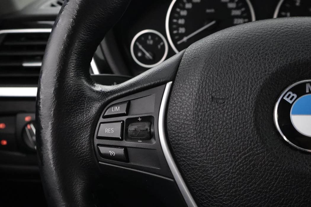 BMW 320 2019