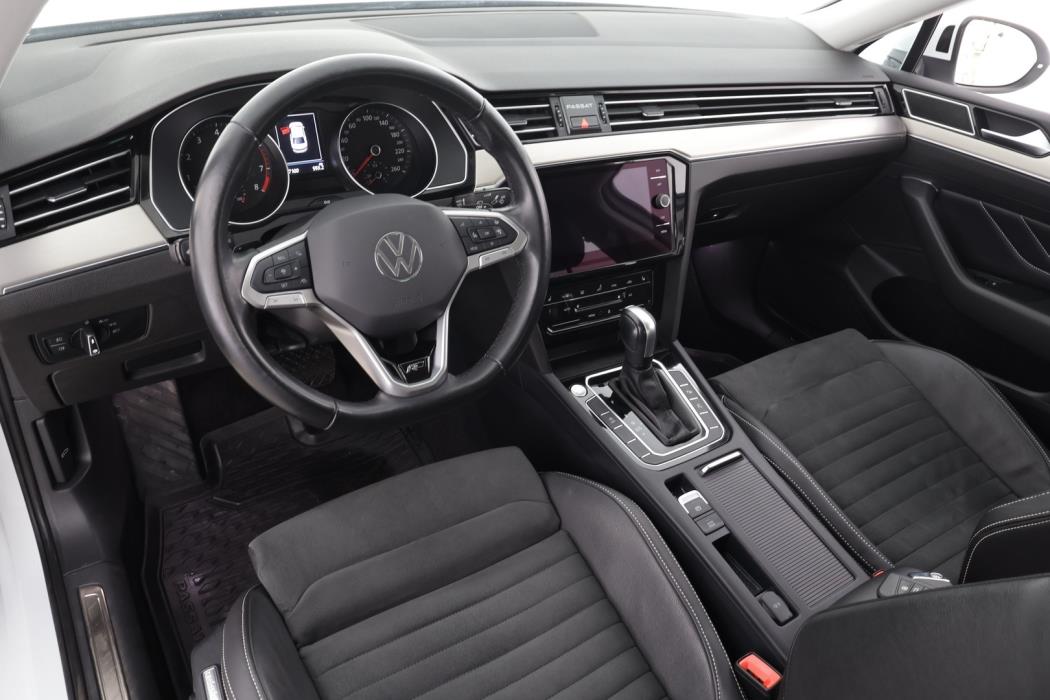 VOLKSWAGEN Passat 2022