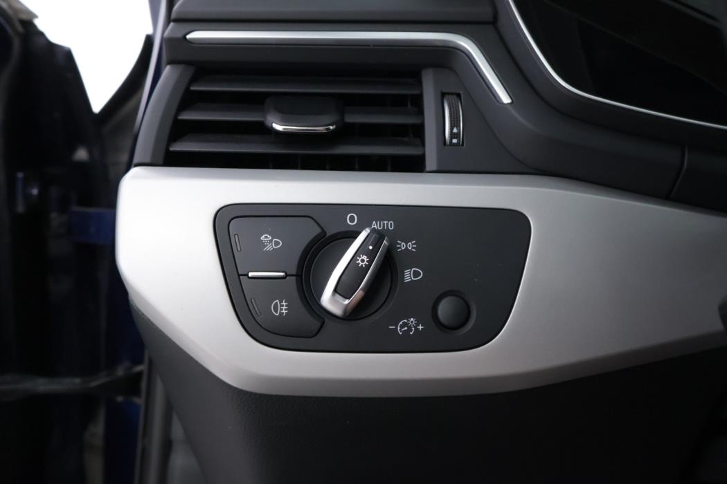 AUDI A4 2019