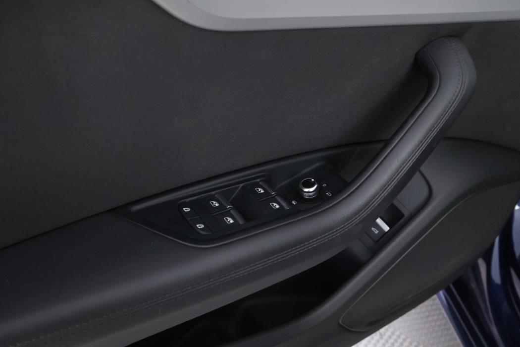 AUDI A4 2019