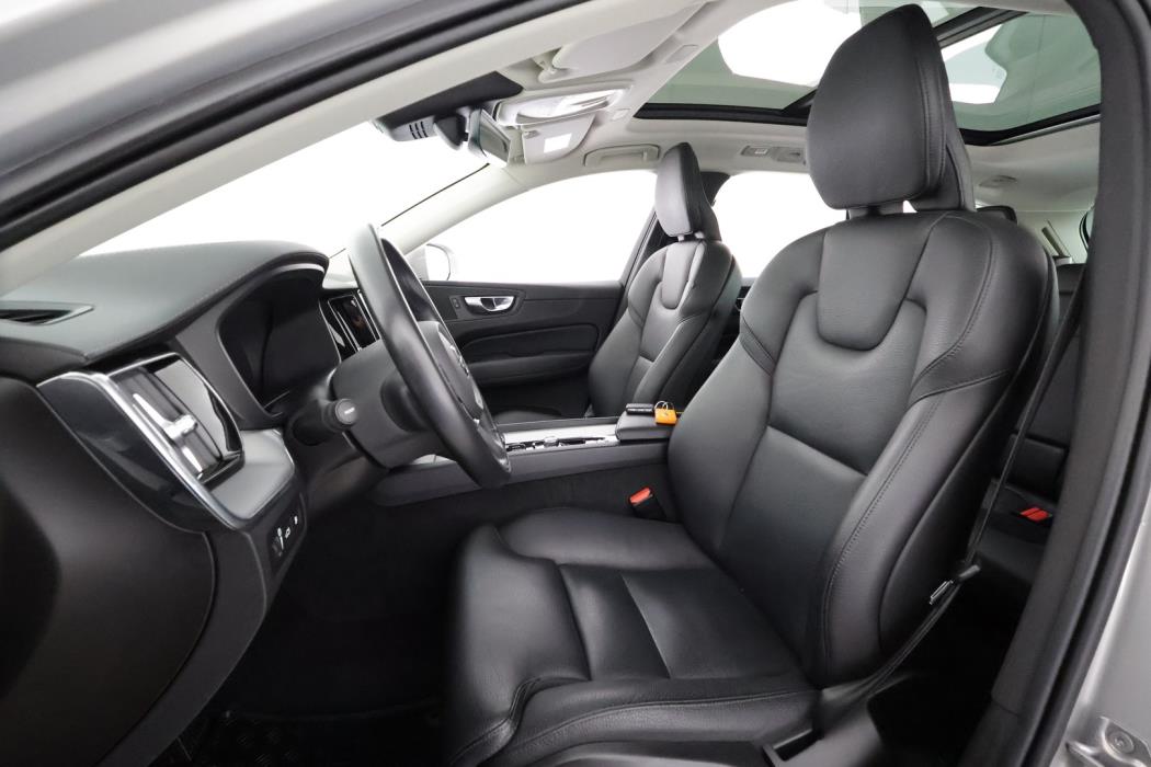 VOLVO XC60 2022