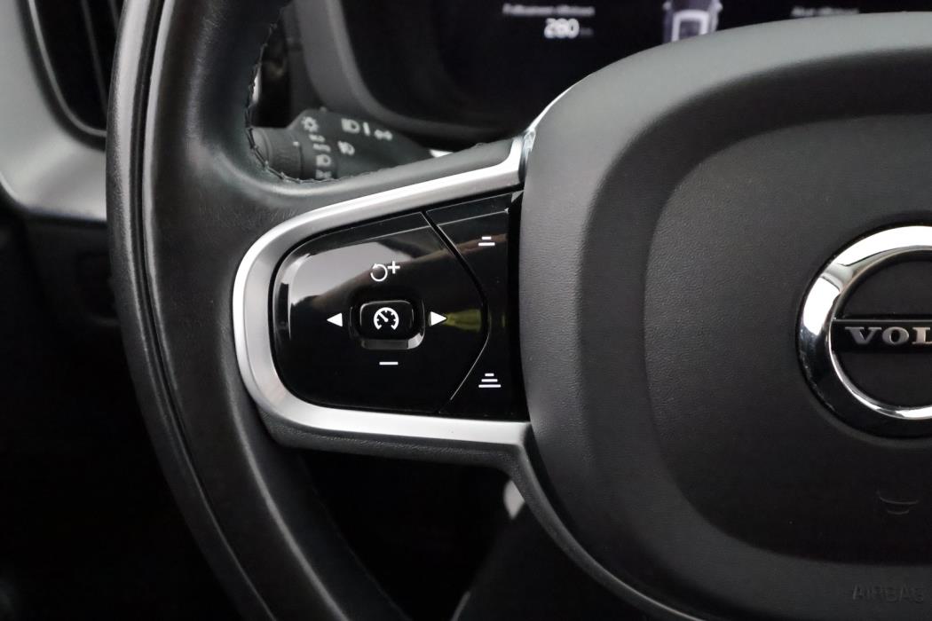 VOLVO XC60 2022