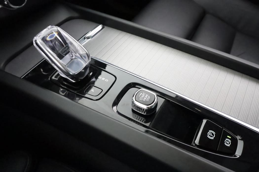VOLVO XC60 2022