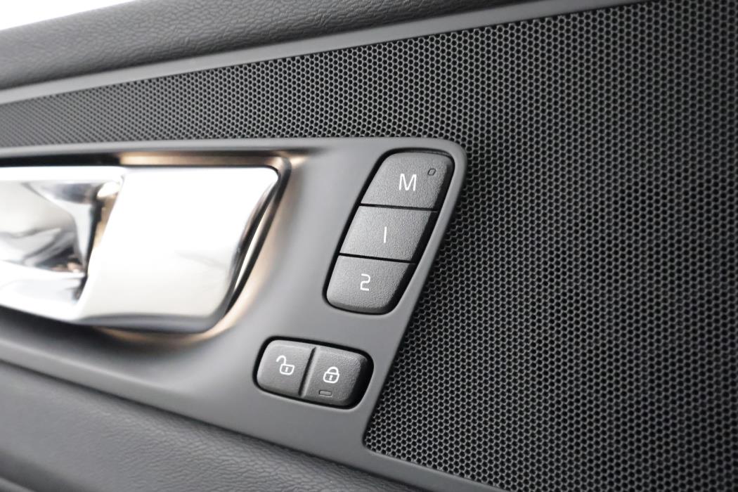 VOLVO XC60 2022
