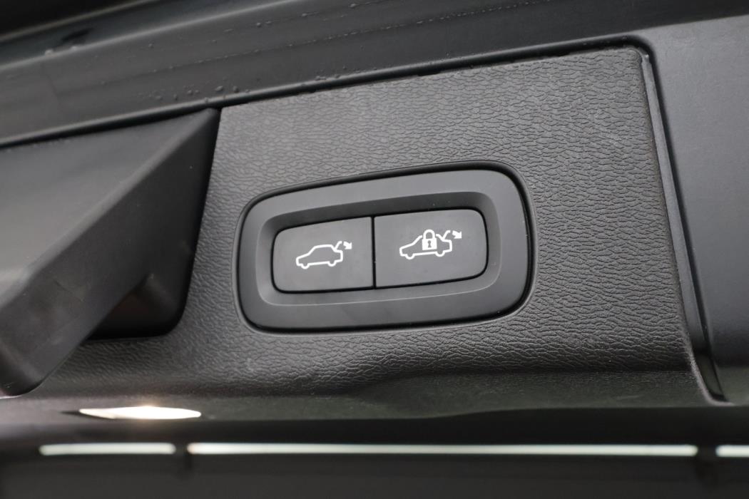 VOLVO XC60 2022