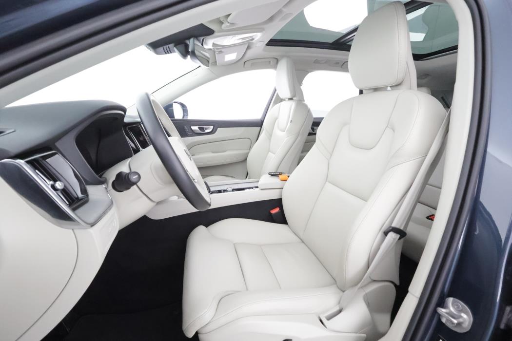 VOLVO XC60 2023