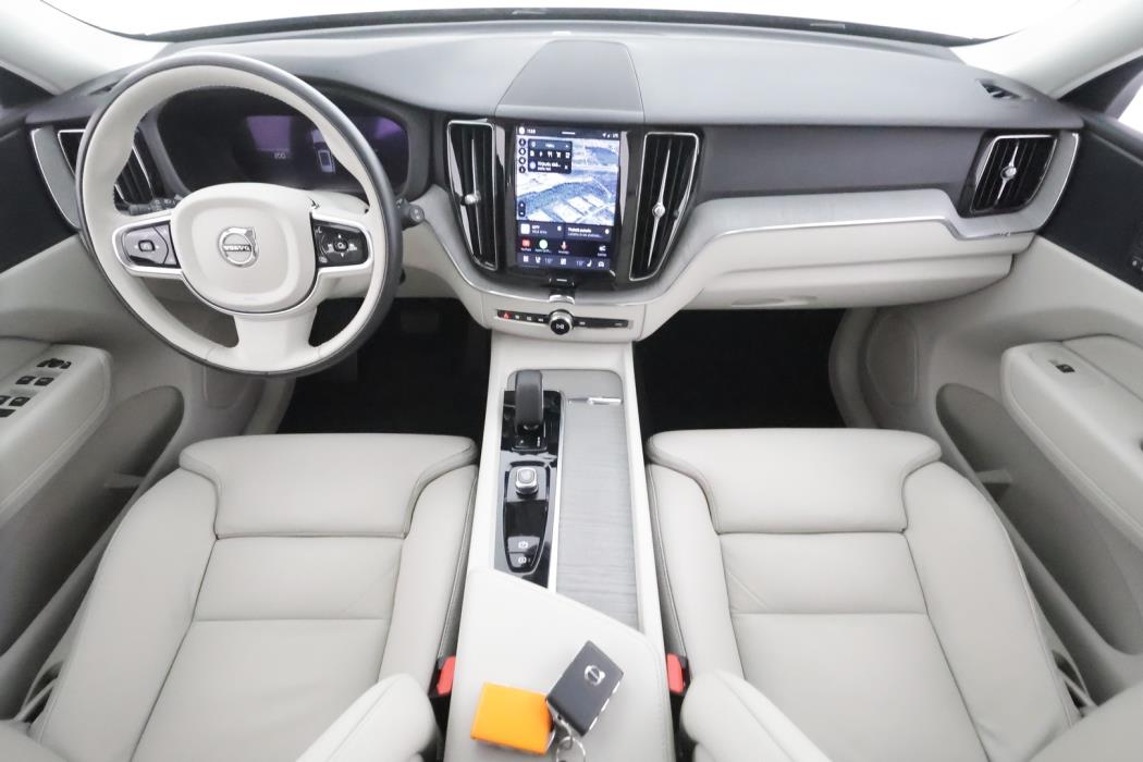 VOLVO XC60 2023
