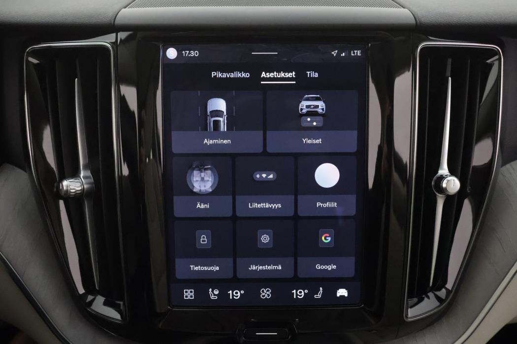 VOLVO XC60 2023