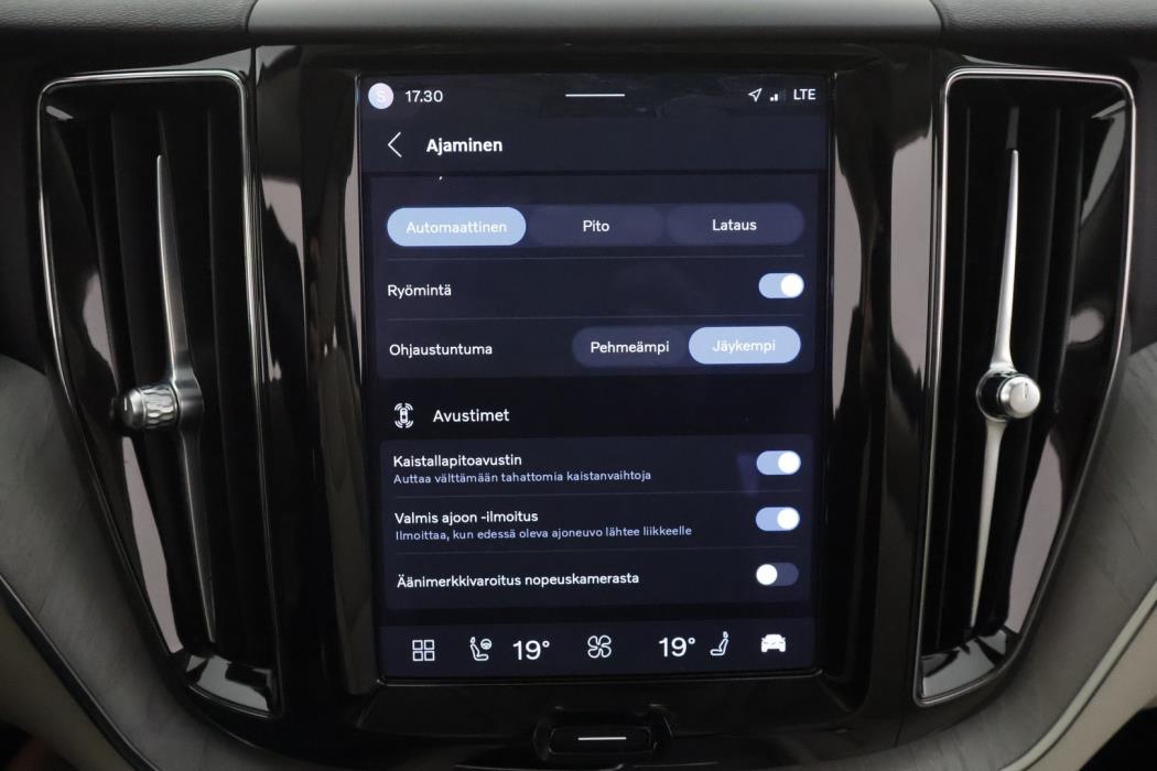 VOLVO XC60 2023