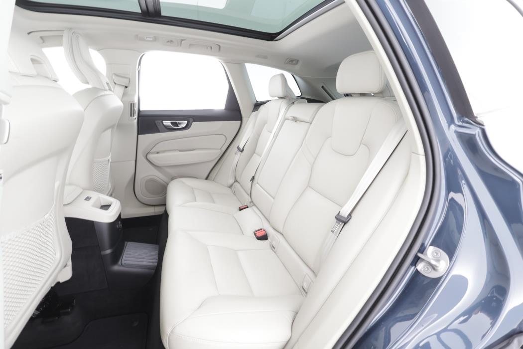 VOLVO XC60 2023