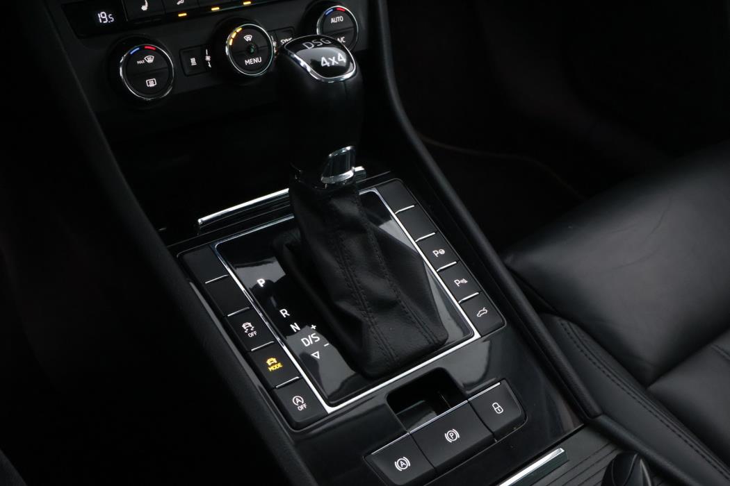 SKODA Superb 2016