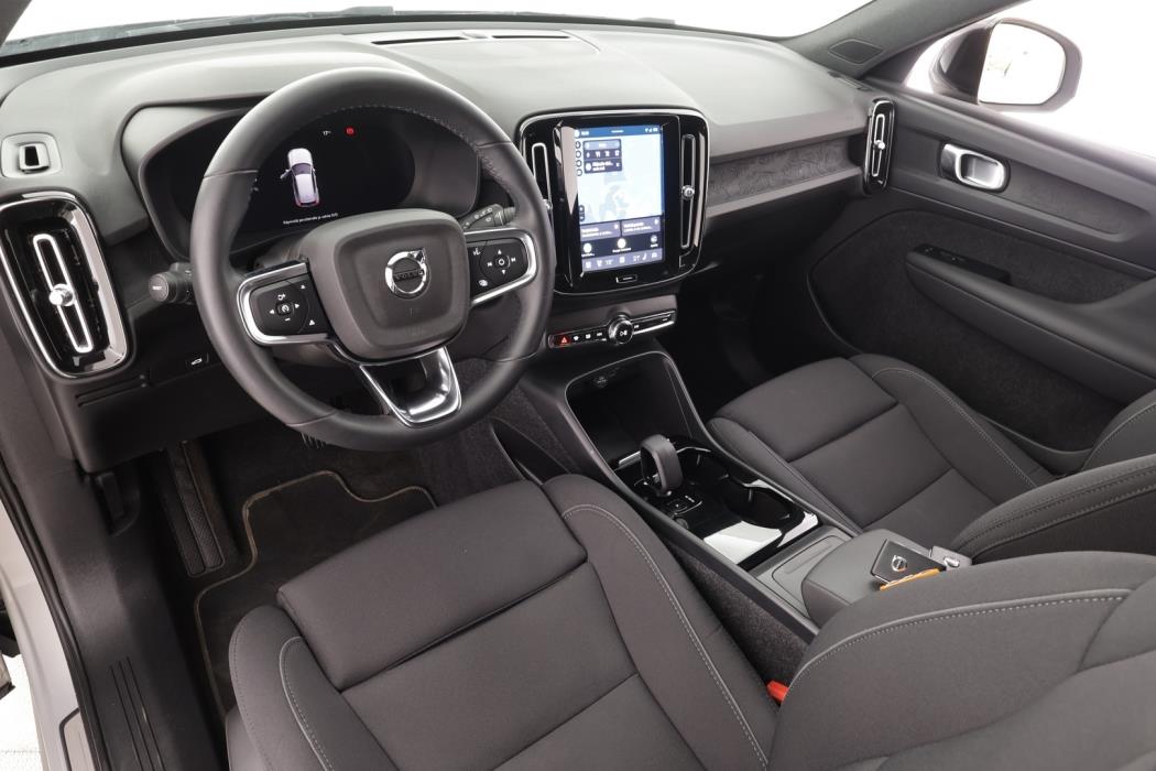 VOLVO XC40 2023
