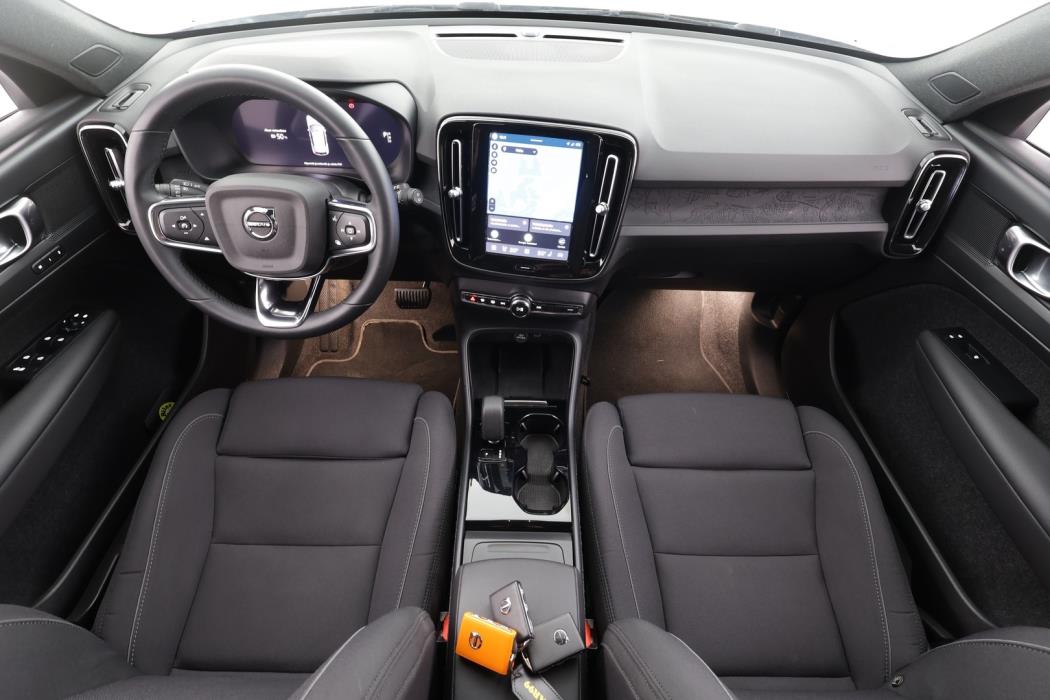 VOLVO XC40 2023