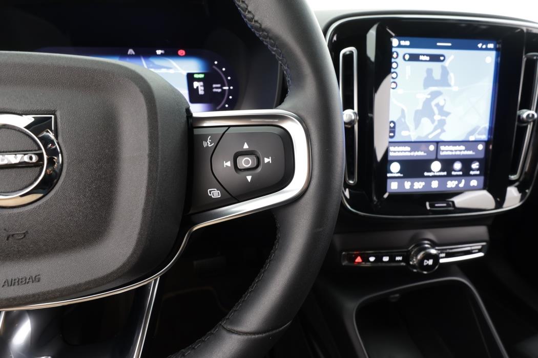 VOLVO XC40 2023