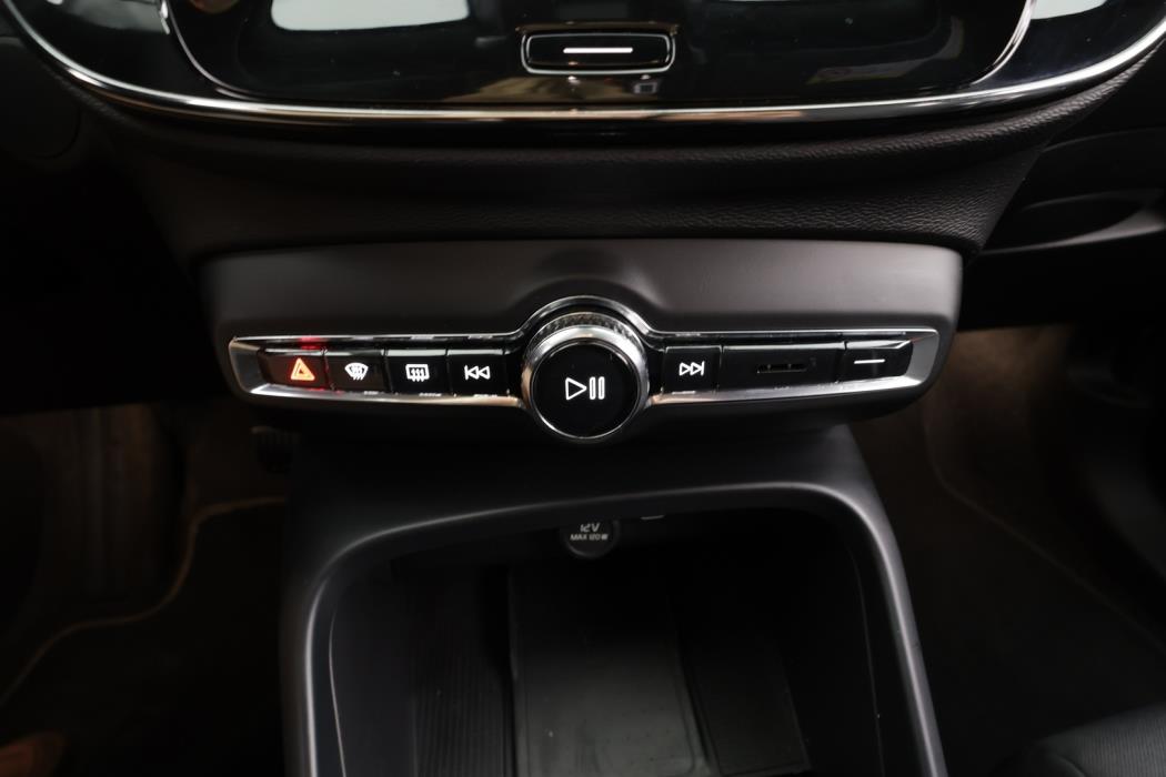 VOLVO XC40 2023