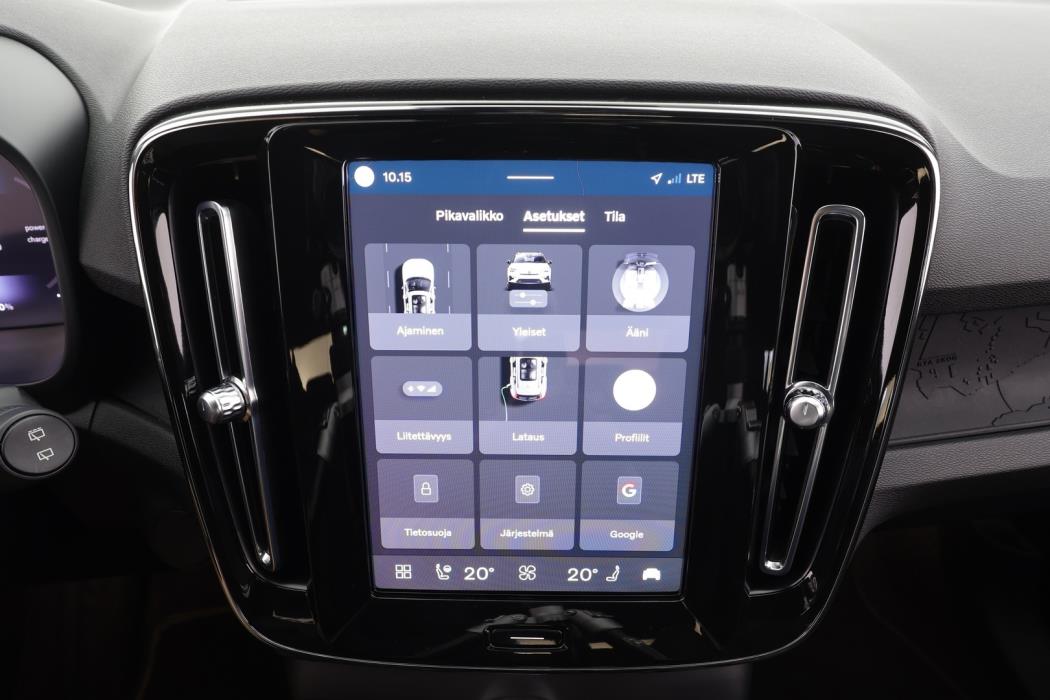 VOLVO XC40 2023