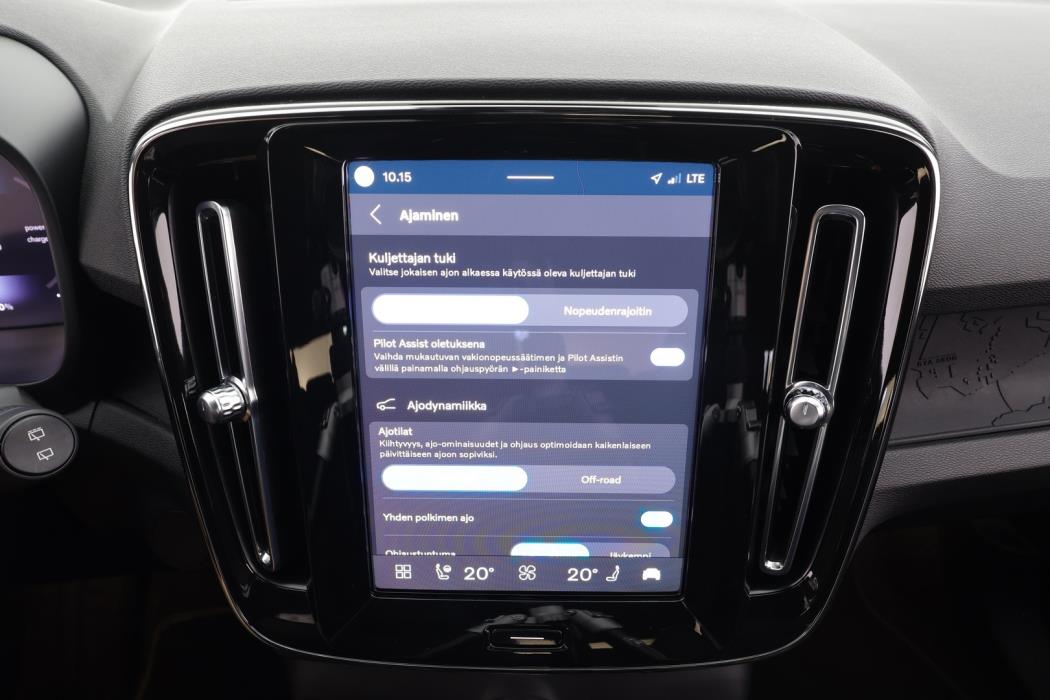 VOLVO XC40 2023