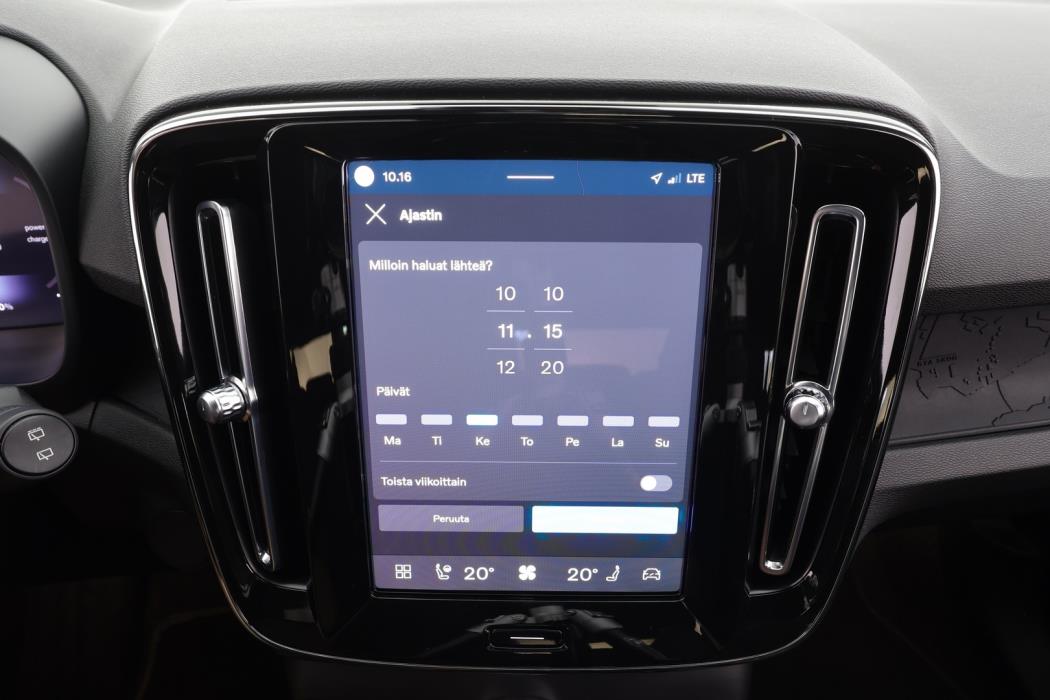 VOLVO XC40 2023