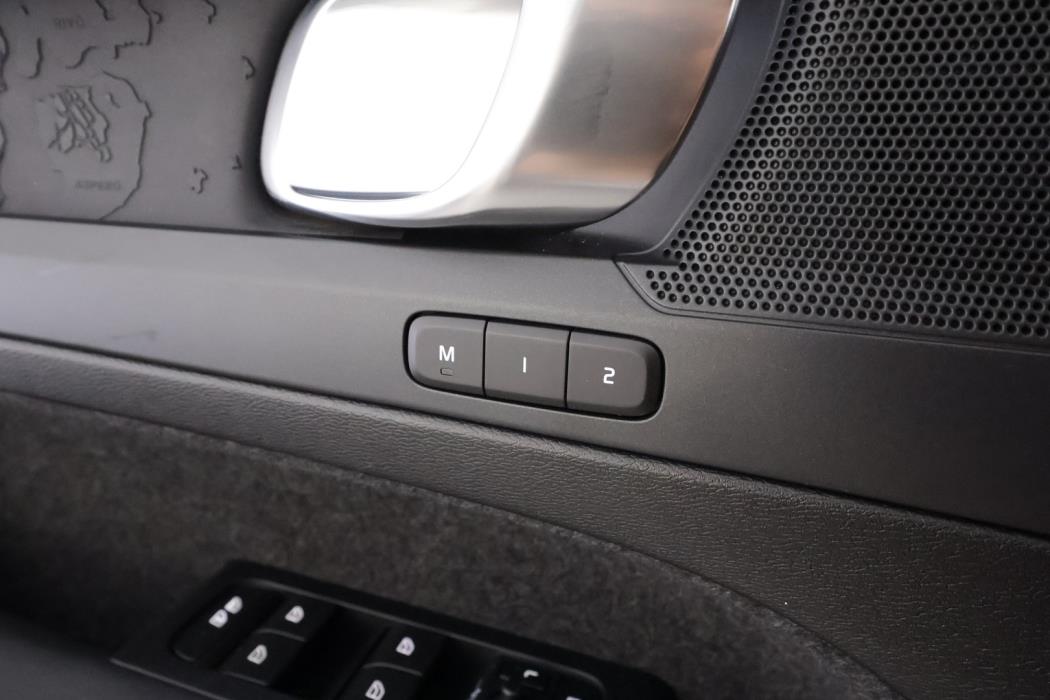 VOLVO XC40 2023