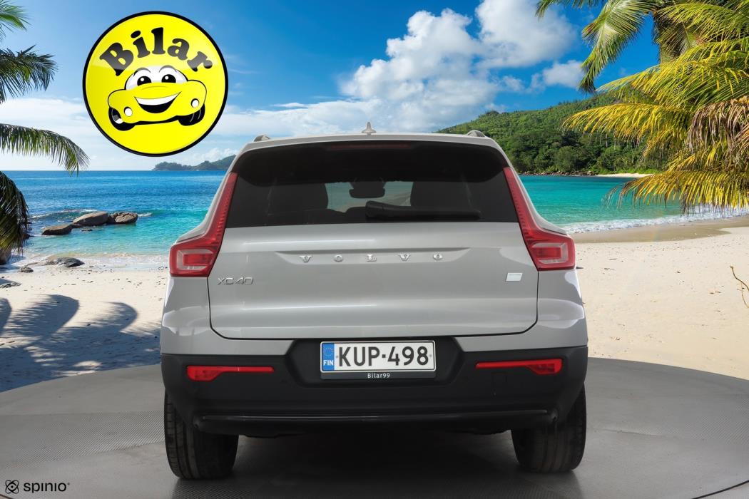 VOLVO XC40 2023